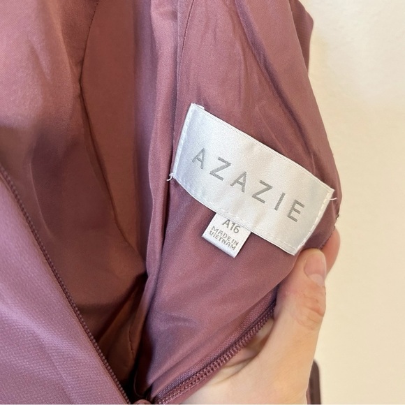 Elegant Mauve Evening Gown - Picture 4 of 6